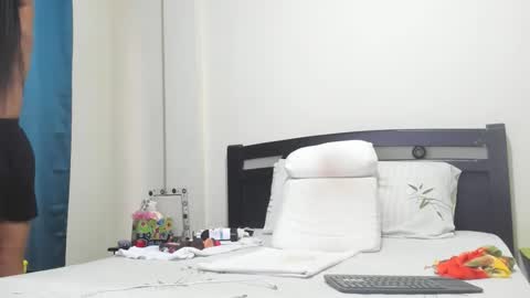 Mara online show from 11-26-25, 01:34