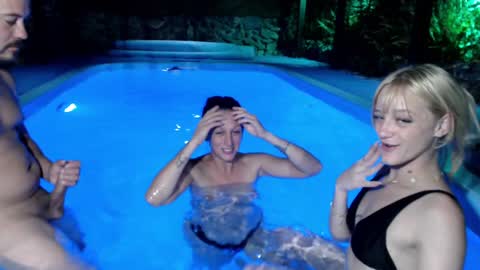 Snapshot of mara_david chatting on 12-18-24, 12:21 coshitaxxx online show from 12-18-24, 12:21