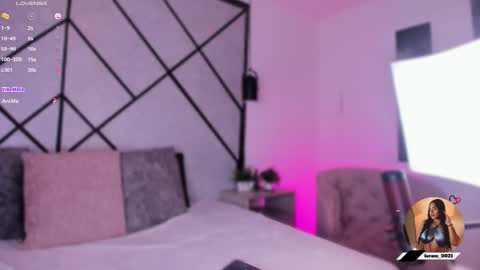 Snapshot of mara_martinez chatting on 09-25-25, 05:22 online show from 09-25-25, 05:22