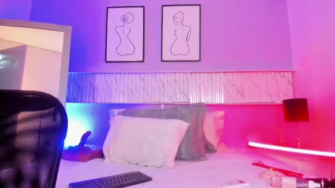 Snapshot of maraasweet chatting on 02-14-25, 04:15 Mrs. Sweet online show from 02-14-25, 04:15