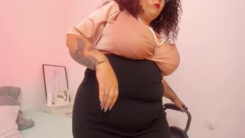 Snapshot of maraasweet chatting on 10-21-25, 12:11 Mrs. Sweet online show from 10-21-25, 12:11