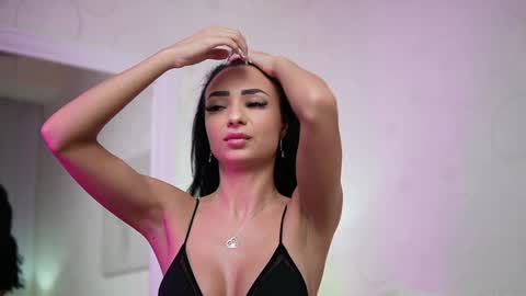 Snapshot of maraciel chatting on 01-11-25, 10:07  Mara  online show from 01-11-25, 10:07