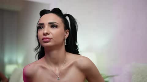 Snapshot of maraciel chatting on 02-14-25, 03:54  Mara  online show from 02-14-25, 03:54