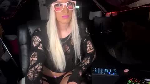 mara jade online show from 10-12-25, 08:35