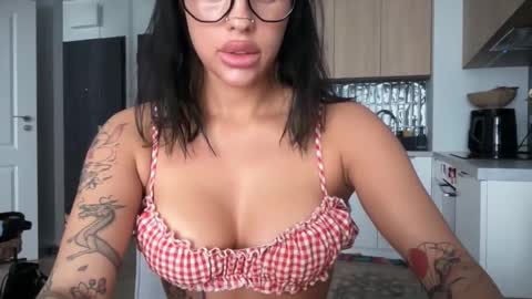 Marakuia online show from 11-23-25, 11:10