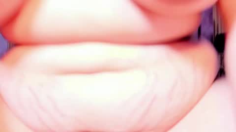 Snapshot of maralinette22 chatting on 05-11-26, 02:45 maralinette22 online show from 05-11-26, 02:45