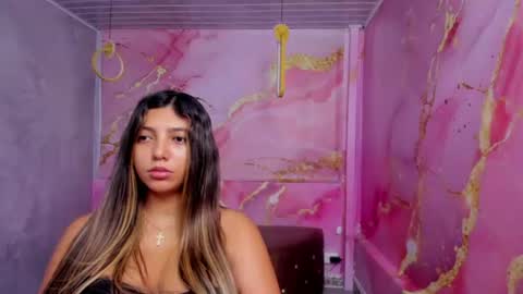 Snapshot of maraluna_ chatting on 06-15-26, 01:35 Maraluna online show from 06-15-26, 01:35