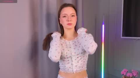 Snapshot of maravilllaa chatting on 12-17-25, 03:07 Mary online show from 12-17-25, 03:07