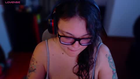 Snapshot of marcela2101s chatting on 11-21-25, 08:40 marcela2101s online show from 11-21-25, 08:40