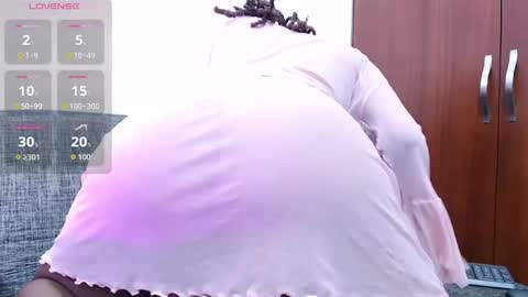 Snapshot of marcelagreyy chatting on 09-19-25, 12:56 MARCELA online show from 09-19-25, 12:56