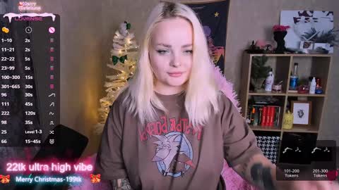 Snapshot of marcelinepeach chatting on 12-25-24, 08:07 Sara online show from 12-25-24, 08:07