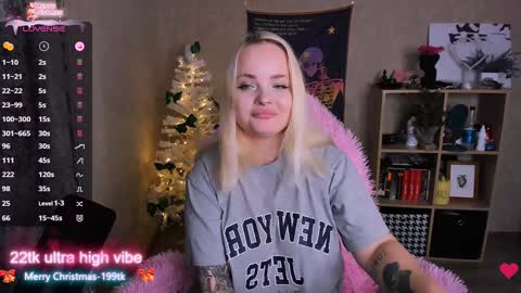 Snapshot of marcelinepeach chatting on 12-27-24, 11:28 Sara online show from 12-27-24, 11:28