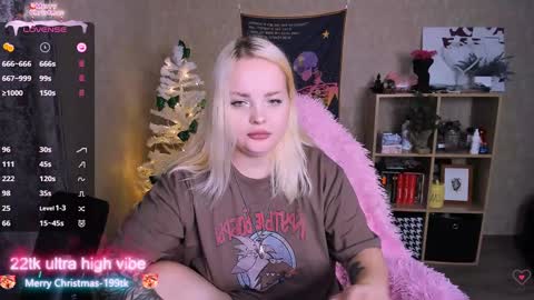 Snapshot of marcelinepeach chatting on 12-28-24, 12:24 Sara online show from 12-28-24, 12:24