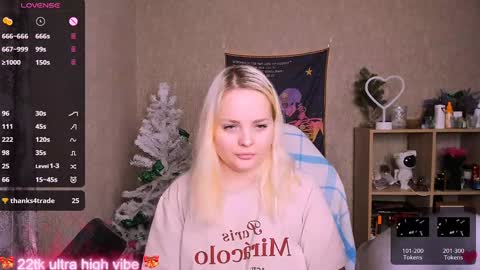 Snapshot of marcelinepeach chatting on 01-14-25, 03:26 Sara online show from 01-14-25, 03:26