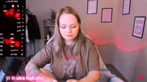 Snapshot of marcelinepeach chatting on 03-06-25, 10:20 Sara online show from 03-06-25, 10:20