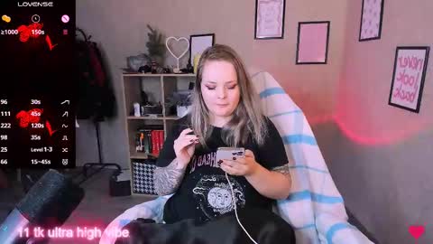 Snapshot of marcelinepeach chatting on 03-07-25, 02:34 Sara online show from 03-07-25, 02:34