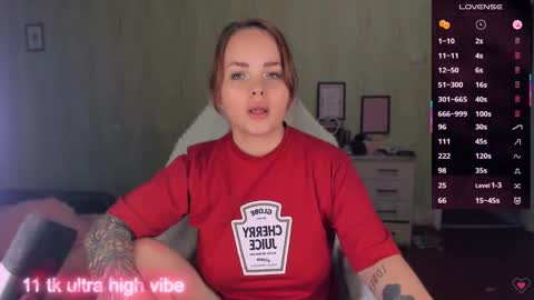 Snapshot of marcelinepeach chatting on 09-24-25, 10:35 Sara online show from 09-24-25, 10:35