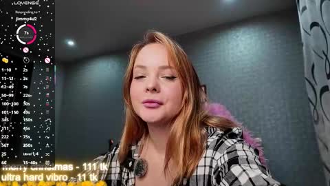 Snapshot of marcelinepeach chatting on 12-16-25, 07:02 Sara online show from 12-16-25, 07:02