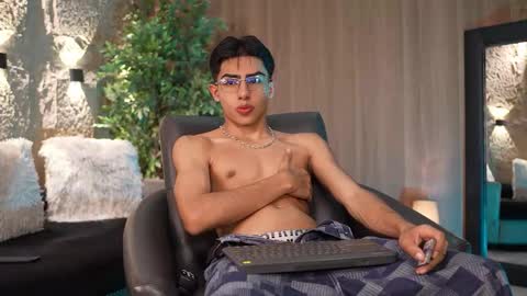 Marco and Ethan online show from 11-06-25, 07:48