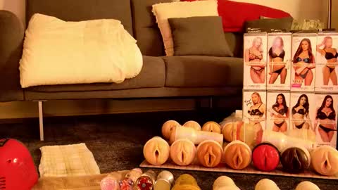 Snapshot of marcsx chatting on 11-30-25, 01:42 Marc online show from 11-30-25, 01:42