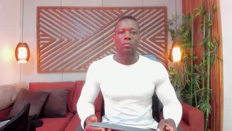 Snapshot of marcusblack_ chatting on 09-10-25, 11:43 Marcusssss online show from 09-10-25, 11:43