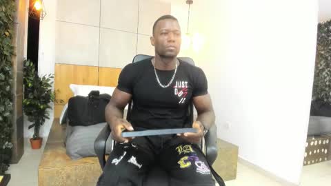 Snapshot of marcusblack_ chatting on 09-12-25, 09:31 Marcusssss online show from 09-12-25, 09:31
