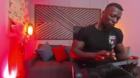 Snapshot of marcusblack_ chatting on 09-25-25, 11:47 Marcusssss online show from 09-25-25, 11:47