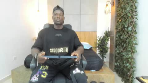 Snapshot of marcusblack_ chatting on 09-29-25, 01:16 Marcusssss online show from 09-29-25, 01:16