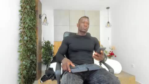 Snapshot of marcusblack_ chatting on 10-04-25, 12:47 Marcusssss online show from 10-04-25, 12:47