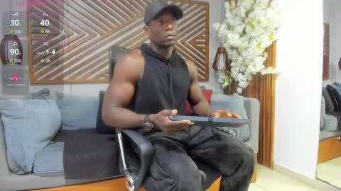 Snapshot of marcusblack_ chatting on 10-20-25, 11:43 Marcusssss online show from 10-20-25, 11:43