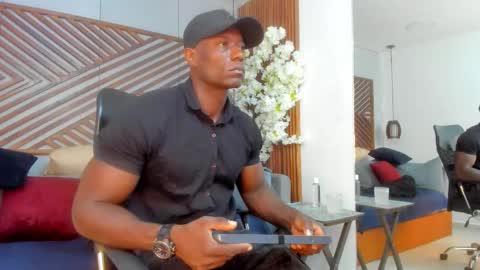 Snapshot of marcusblack_ chatting on 10-21-25, 11:44 Marcusssss online show from 10-21-25, 11:44