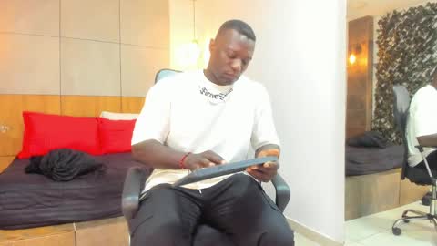 Snapshot of marcusblack_ chatting on 05-02-26, 12:32 Marcusssss online show from 05-02-26, 12:32