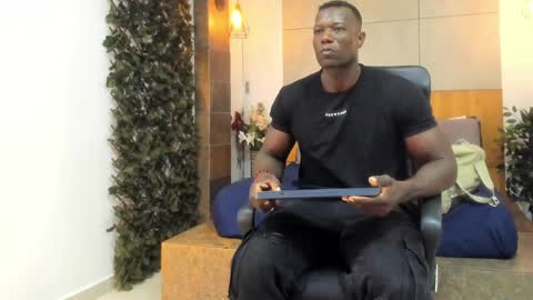 Snapshot of marcusblack_ chatting on 05-25-26, 11:38 Marcusssss online show from 05-25-26, 11:38