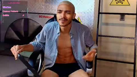 Snapshot of marcusrain_ chatting on 10-09-25, 03:59 Marcus online show from 10-09-25, 03:59