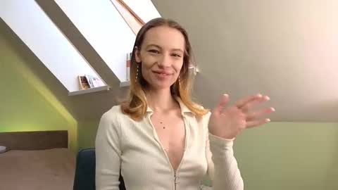 Snapshot of margareata chatting on 10-07-25, 07:05 - Alisa online show from 10-07-25, 07:05