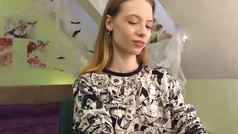 Snapshot of margareata chatting on 10-31-25, 06:25 - Alisa online show from 10-31-25, 06:25