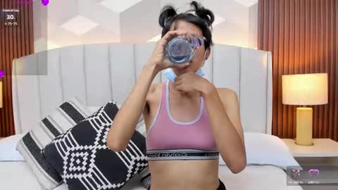 Aitana online show from 10-15-25, 02:22