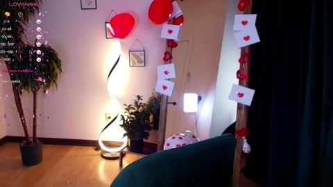 Snapshot of margeritirell chatting on 02-13-25, 07:35 Margo online show from 02-13-25, 07:35