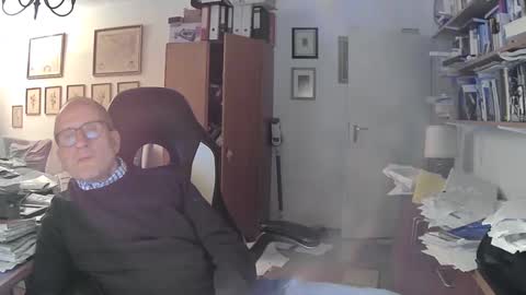 Snapshot of marginalie chatting on 03-05-25, 09:48 marginalie online show from 03-05-25, 09:48