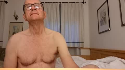 Snapshot of marginalie chatting on 09-30-25, 06:29 marginalie online show from 09-30-25, 06:29