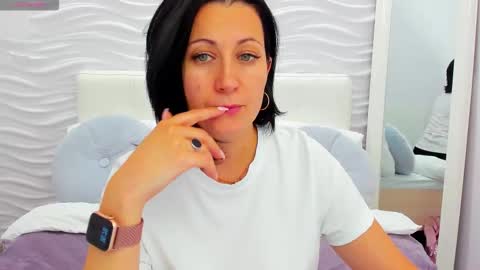 Snapshot of margobloom chatting on 09-27-25, 01:27 Margo online show from 09-27-25, 01:27