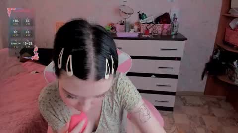Snapshot of margopink chatting on 10-19-25, 10:27 Margot online show from 10-19-25, 10:27