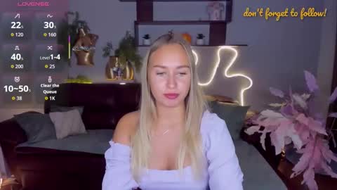 Snapshot of margosugar chatting on 10-26-25, 10:54 MargoSugar online show from 10-26-25, 10:54