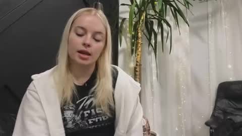 margot_robbie7 online show from 02-17-25, 01:15