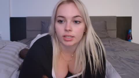 margot_robbie7 online show from 09-16-25, 12:44