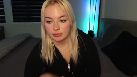 margot_robbie7 online show from 10-23-25, 10:19