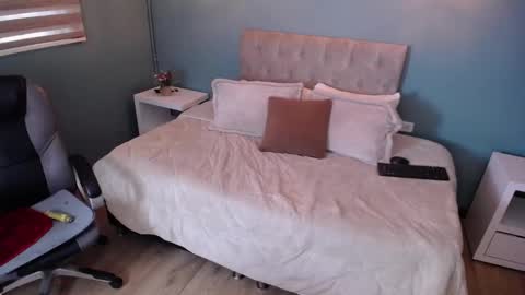 Snapshot of mari_caroley6 chatting on 01-16-25, 10:12 Mari online show from 01-16-25, 10:12