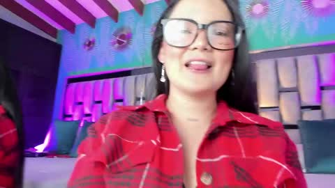 Snapshot of mari_cooper1 chatting on 04-24-26, 09:50 Mari online show from 04-24-26, 09:50