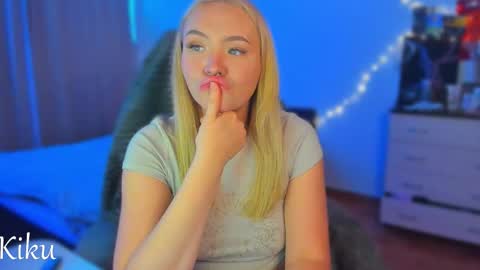 Snapshot of mari_kiku chatting on 10-10-25, 12:42 Kiku and Marii - online show from 10-10-25, 12:42