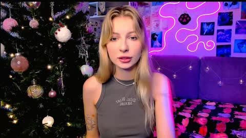 Snapshot of maria_hunt chatting on 12-24-24, 03:05 Maria online show from 12-24-24, 03:05